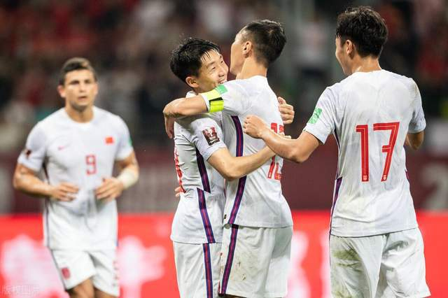 爱游戏官网 -德国杯清晨再迎强敌；成都蓉城回应争议；主帅态度——质疑声仍在；团队化学反应显著 