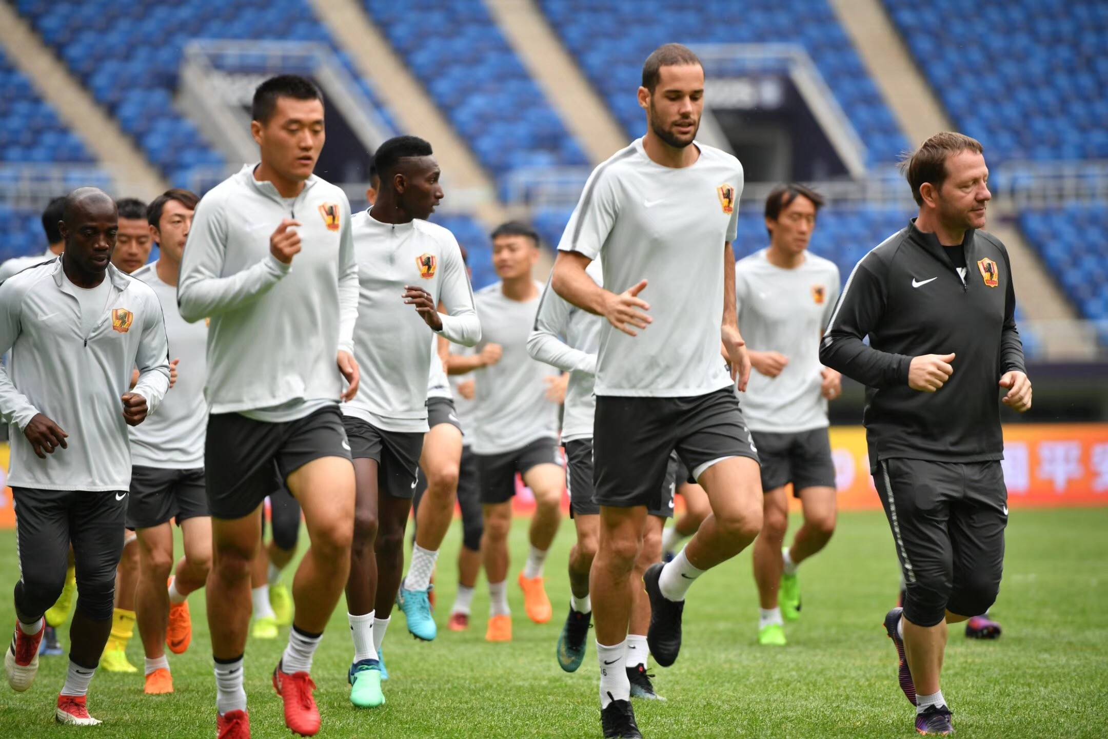 爱游戏体育app下载 -国王杯今晚再迎强敌，密尔沃基雄鹿官宣签约，主帅态度：压力陡增，资深球员宣示担当的简单介绍